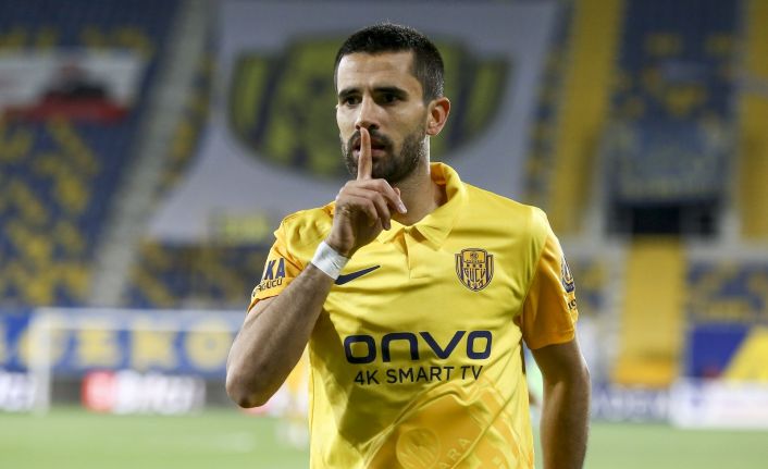 Süper Lig: MKE Ankaragücü: 1 - Fenerbahçe: 0 (Maç devam ediyor)