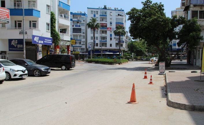 Ticari taksi şoförünün duba ile karşılık verdiği  kurşunlardan biri manava isabet etti