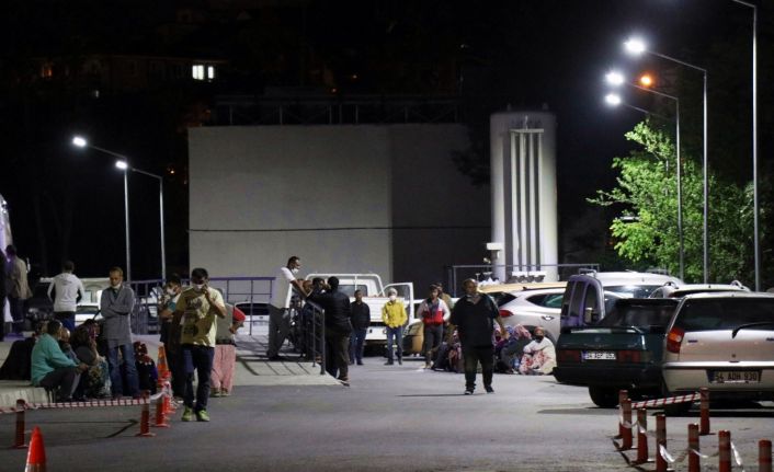 Tinerle oynarken canlarından oluyorlardı