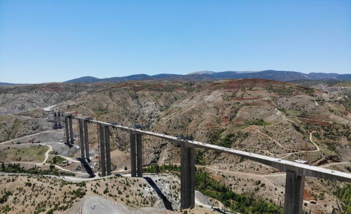 Türkiye’nin en yüksek ayaklı viyadüğü Konya Alanya arasını 2 saat 15 dakikaya indirecek
