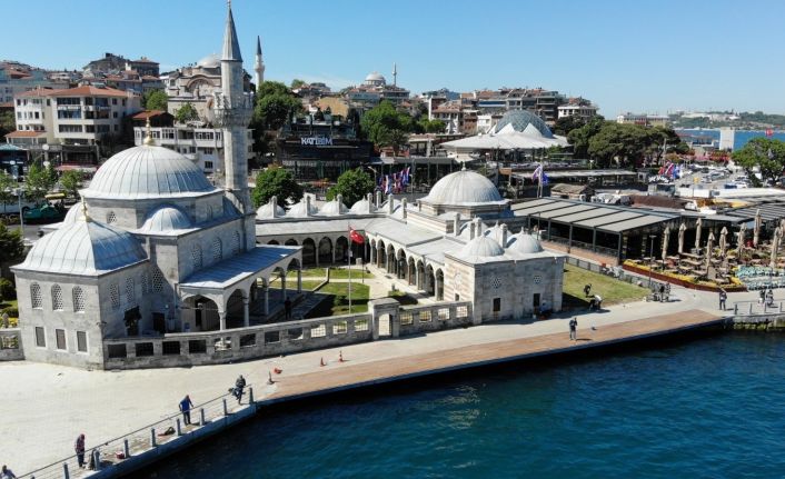Üsküdar’da ki Şemsi Ahmet Paşa Camii önüne yaya yolu projesi havadan görüntülendi