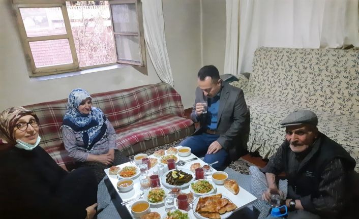 Vali Şentürk, İnan ailesiyle iftar yaptı