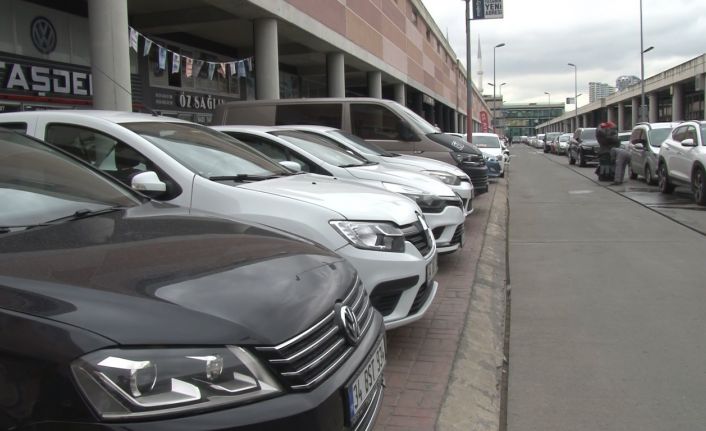 Yaprak kıpırdamayan ikinci el oto piyasasında normalleşmeyle birlikte hareketlilik bekleniyor