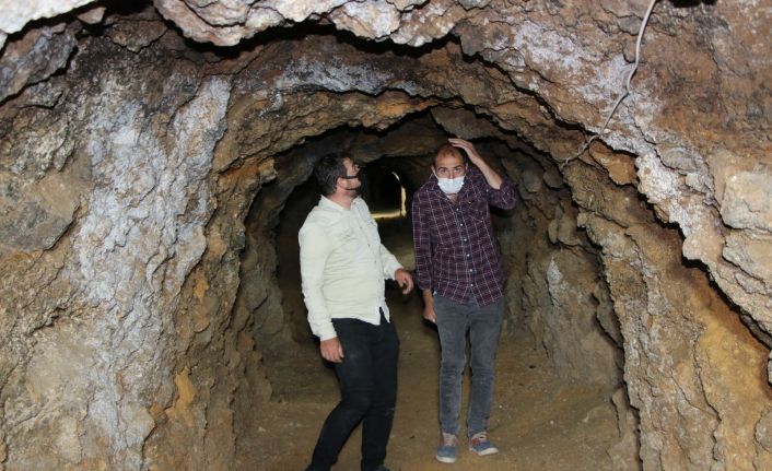 420 metre uzunluğundaki tünel lokantaya, yemeğe değil, serinlemeye geliyorlar