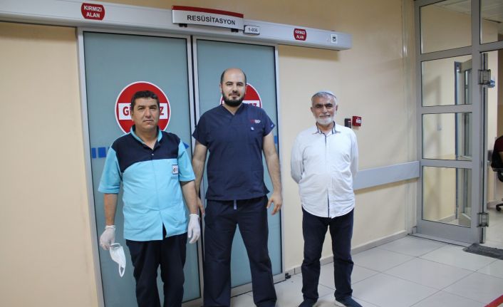 6’ncı kattan düşen çocuğu hayata bağlamıştı, dededen doktora teşekkür ziyareti