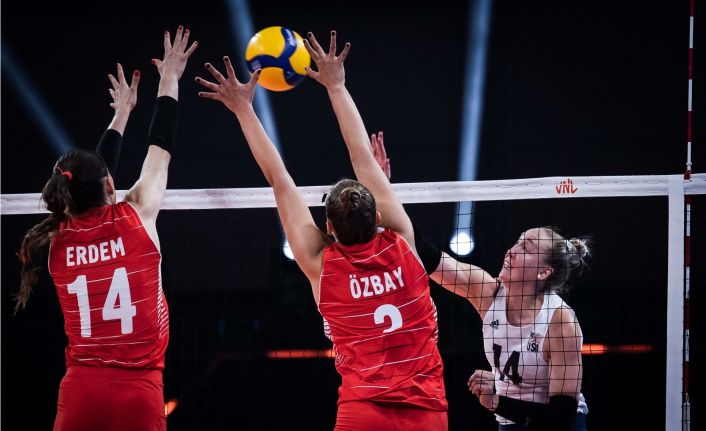 A Milli Kadın Voleybol Takımı, yarı finalde ABD’ye 3-0 mağlup oldu