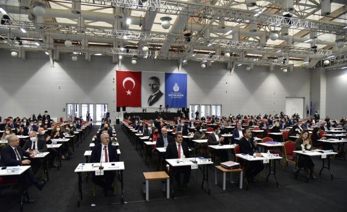 AK Parti sağlık çalışanlarına ücretsiz toplu taşıma ve otopark uygulamasının uzatılmasını teklif edecek