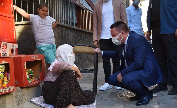 AK Partili Bağlar Belediyesinin hizmetleri CHP ve HDP medyasını rahatsız etti