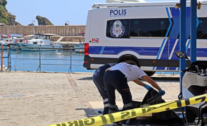 Akıntıya kapılıp gözlerden kaybolan kadının cesedi denizin 4 mil açığında bulundu