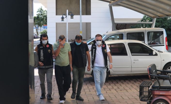 Alanya’da polisten uyuşturucu baskını: 4 gözaltı