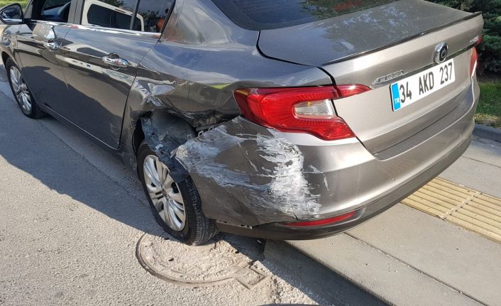 Ankara’da önlemsiz şekilde terk edilen otomobil kazaya sebebiyet verdi: 4 yaralı