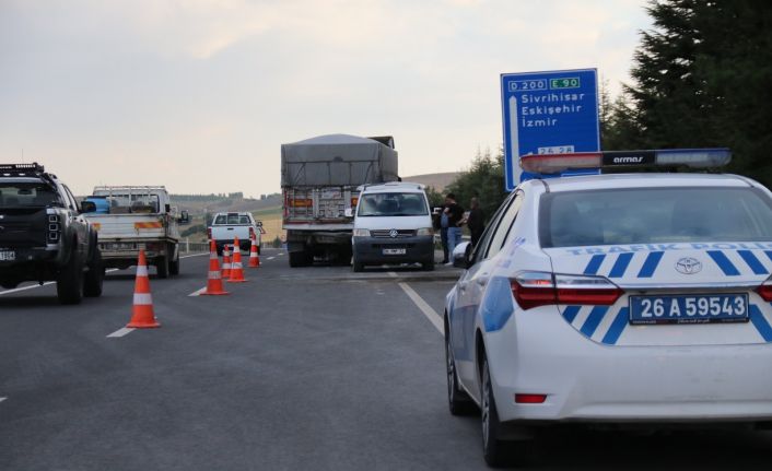 Anne kız hayatını kaybetti, baba ve oğulları yaşam savaşı veriyor