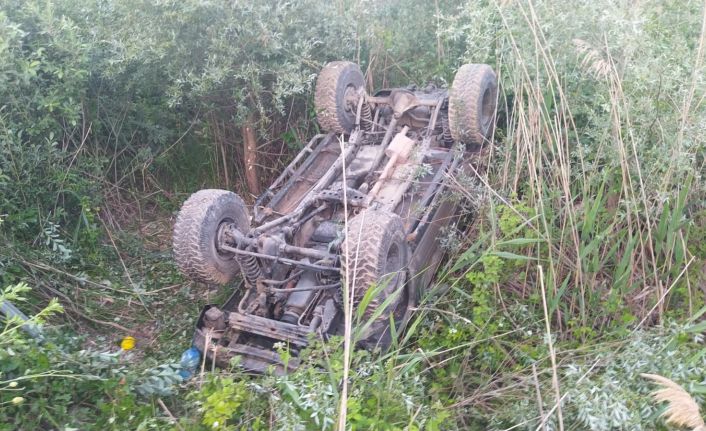 Arazi aracı dere yatağına düştü: 3 yaralı