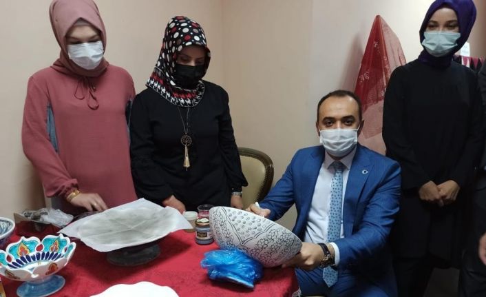 Aslanapa Halk Eğitim Merkezi Müdürlüğü yıl sonu sergisi açıldı