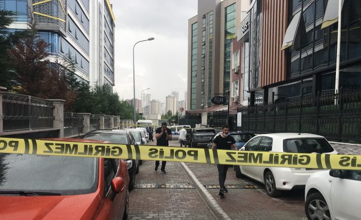 Ataşehir’de lüks araç içinde kadına silahlı saldırı: 1 ölü