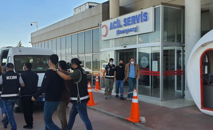 Ayvalık’ta FETÖ şüphelileri kaçak göçmenler gibi denizde yakalandı