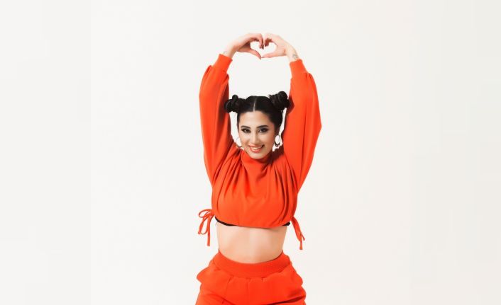 Azra Yünlü “Biliyorum” adlı single çalışması ile digital dünyanın yeni starı olma yolunda hızla ilerliyor