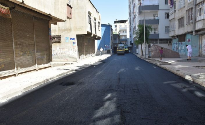 Bağlar Belediyesi, şehir merkezinde köstebek yuvasına dönen yolu modernize etti