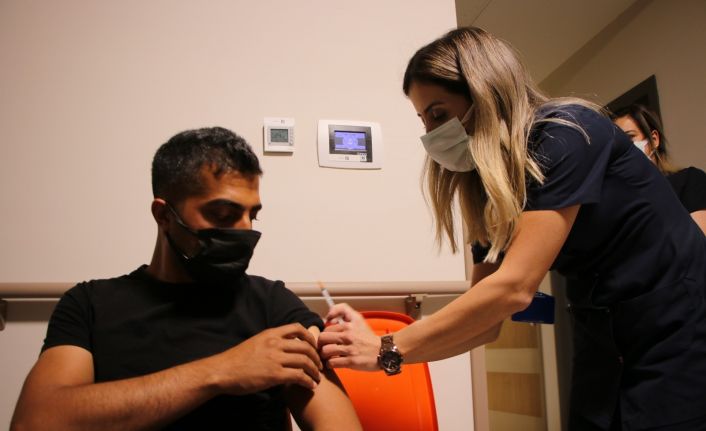 Bakan Koca paylaşmıştı, fedakar hemşire, idari iznini yarıda kesip göreve koşmuş