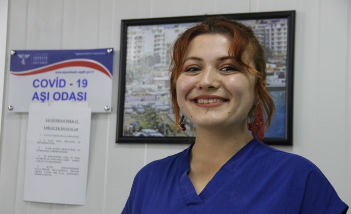 Bakan Koca’nın paylaştığı 1 günde 224 kişiye aşı yapan Sabire hemşire konuştu