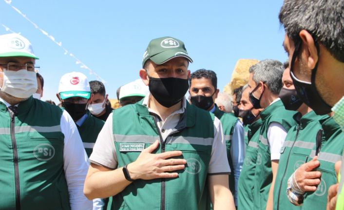 Bakan Pakdemirli 600 milyon TL’ye mal olan barajdan ilk suyu verdi