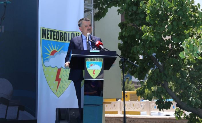 Bakan Pakdemirli: “Ülkemizde de, meteorolojik afetlerin sayıları ve şiddeti artış göstermeye başladı, gelecekte de bu artışların devam edeceğini söyleyebiliriz”