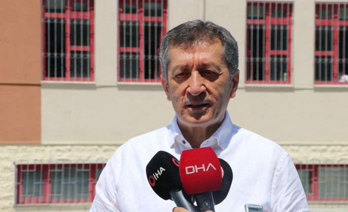 Bakan Selçuk, öğrencilerle buluştu