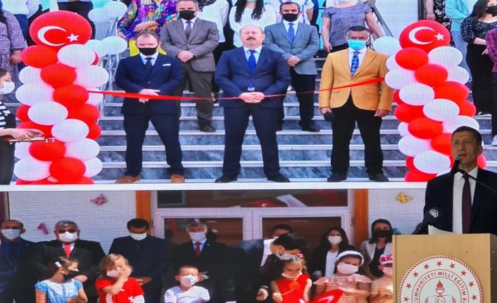 Bakan Selçuk: “Okul isimleri ile çocuklara  aslında bir vizyon, hedef, rol model gösteriyoruz”