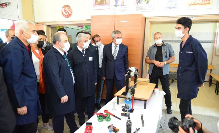 Bakan Varank, Kırşehir’de sanayici ve iş insanları ile bir araya geldi