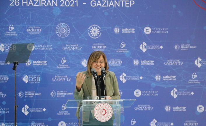 Bakan Varank, Türkiye’nin ilk ve tek Antep Fıstığı Lisanslı Deposu’nun açılışını yaptı