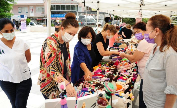 Balçovalı kadınların el emeği göz nuru ürünleri satışa çıktı