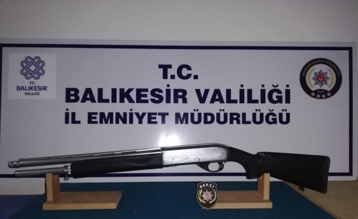 Balıkesir’de polisten 12 aranan şahsa gözaltı