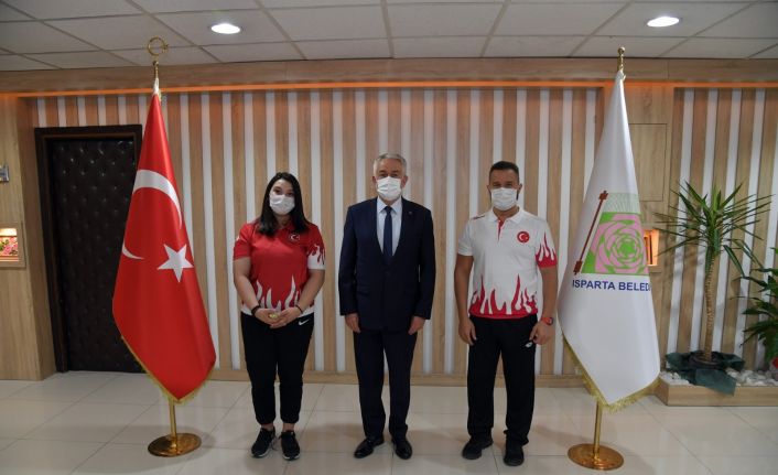 Başdeğirmen’den başarılı halterciyi ödüllendirdi