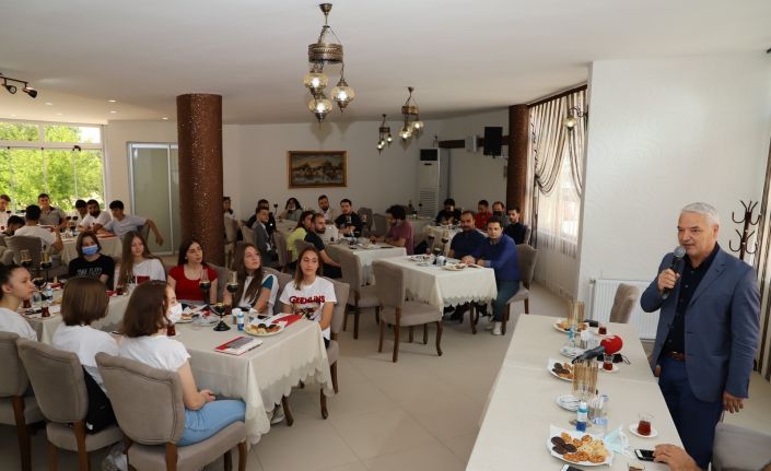 Başkan Bilgin gençlerle bir araya geldi