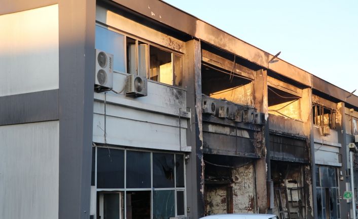 Başkent’te iş merkezinde çıkan yangının ardından küle dönmüş dükkanlar kaldı