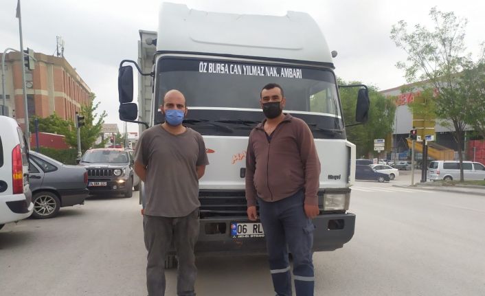 Başkentte selde kalan arkadaşını kurtaran sürücü: "Aynı tabaktan yemek yiyoruz mecburdum"