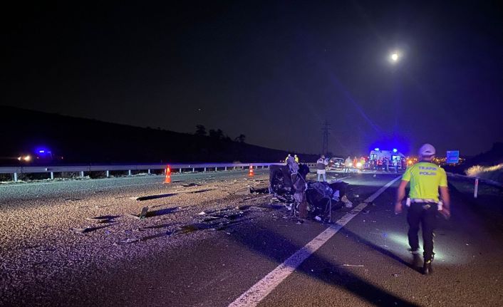 Başkent’te TIR’a arkadan çarpan otomobil hurdaya döndü: 3 ölü, 1 ağır yaralı