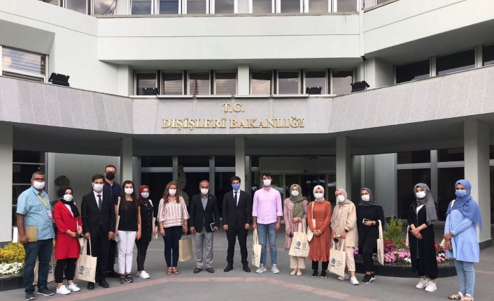 Batman Üniversitesi Rektörü Demir, öğrencileri ile birlikte Dışişleri Bakan Yardımcısı Yavuz Selim Kıran ile görüştü