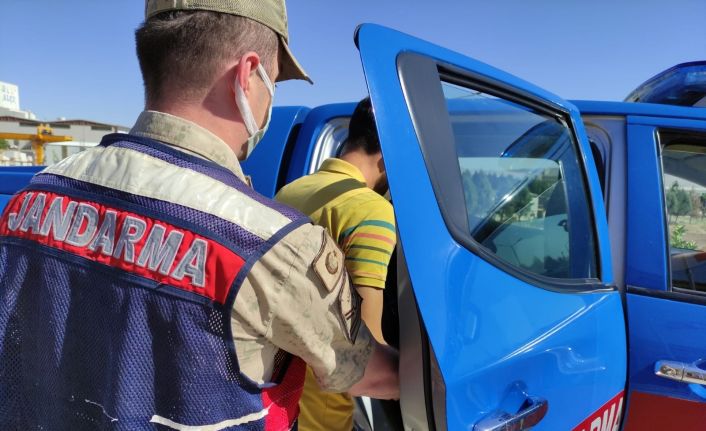 Batman’da hırsızlarla iş birliği yaparak çalıştıkları iş yerlerini soyan zanlılar yakalandı