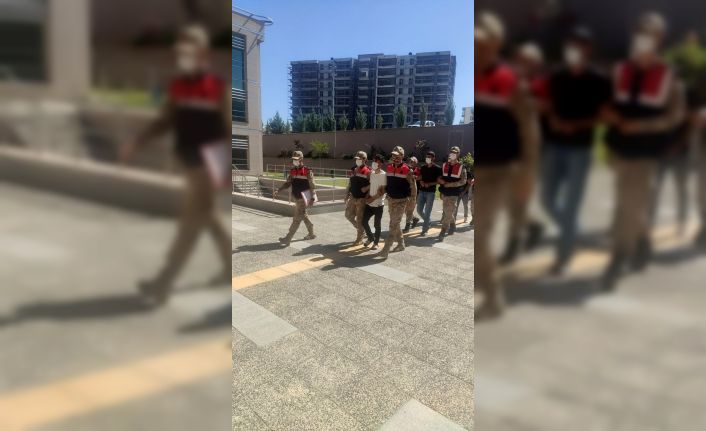 Batman’da petrol kuyularından kablo hırsızlığı yaptığı tespit edilen 3 kişi tutuklandı