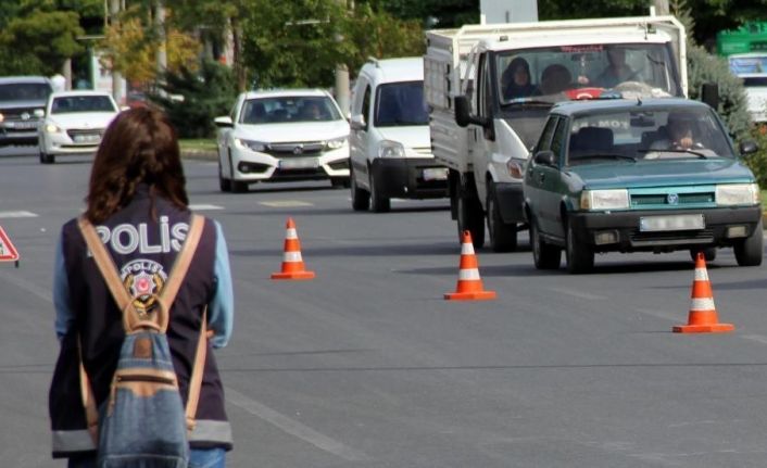 Bayburt’ta trafiğe kayıtlı araç sayısı Nisan ayı sonu itibarıyla 16 bin 15 oldu