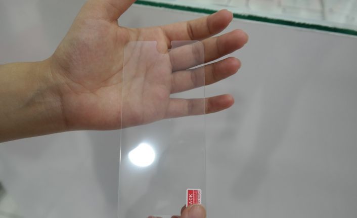 Binlerce liralık telefonunuz için kalitesiz ekran koruma camını tercih etmeyin