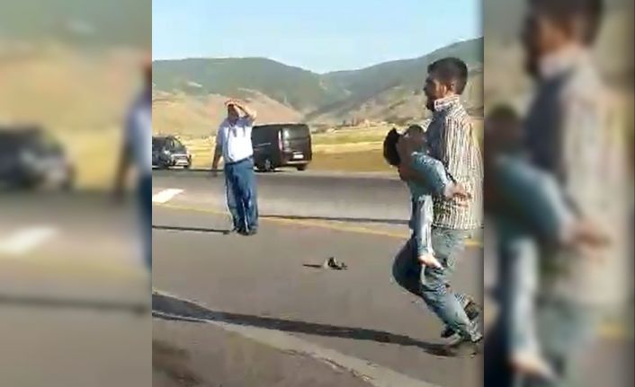 Bitlis’te otomobil ile tarım işçilerini taşıyan traktör çarpıştı: yaralılar var