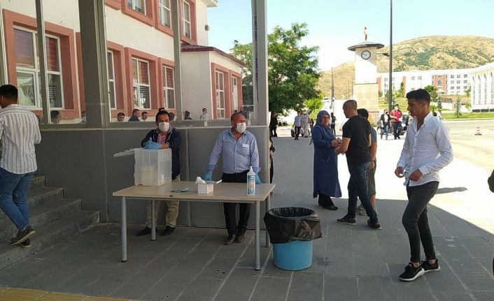 Bitlis’te YKS’nin ikinci oturumu başladı