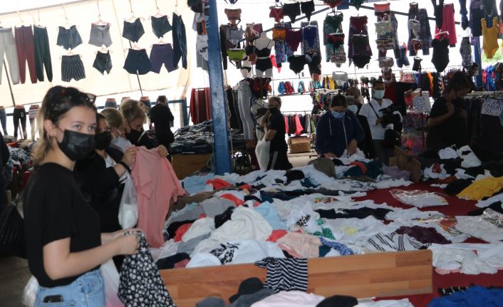 Bulgar turistlerin akın ettiği Ulus Pazarı 6 ay sonra yeniden açıldı