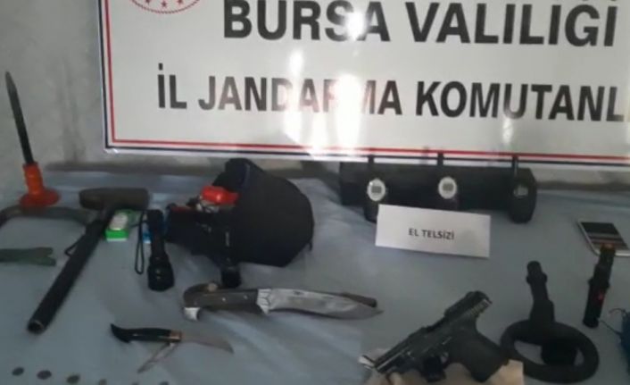 Bursa’da piyasa değeri 50 bin dolar olan tarihi eserleri satamadan yakalandı