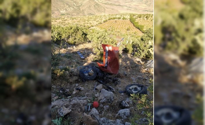 Çalışır halde park edilen traktör hareket ederek uçuruma yuvarlandı, üstündeki 5 kişi ölümden son anda kurtuldu