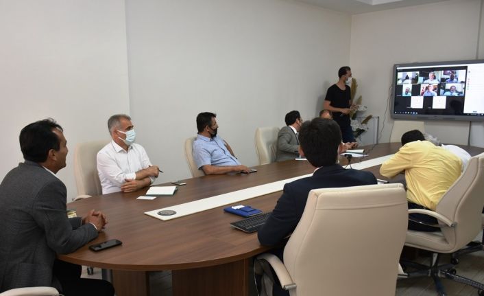 Çalışkan, ilçe müdürleriyle değerlendirme toplantısı yaptı