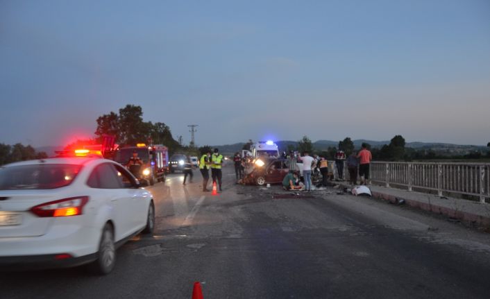 Çanakkale’de feci kaza: 3 ölü, 4 yaralı