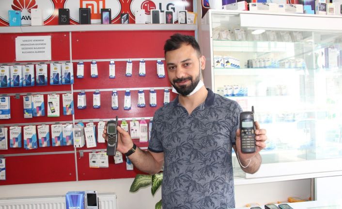 Cep telefonu koleksiyonuna 2 daire fiyatı teklif edildi, öneriyi çocukları için geri çevirdi